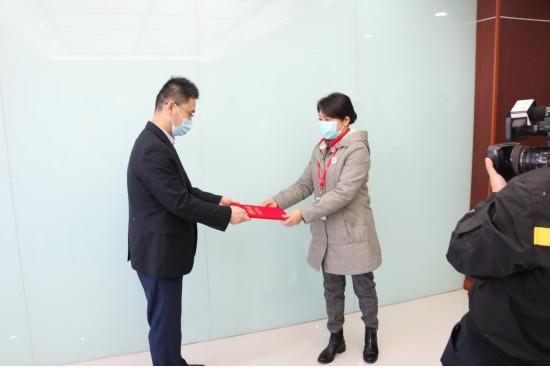 南京九建向六合區(qū)紅十字會捐款，齊心協(xié)力共抗疫情！-第3張圖片-南京九建